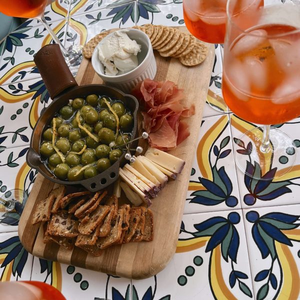 retreat-charcuterie-cocktails